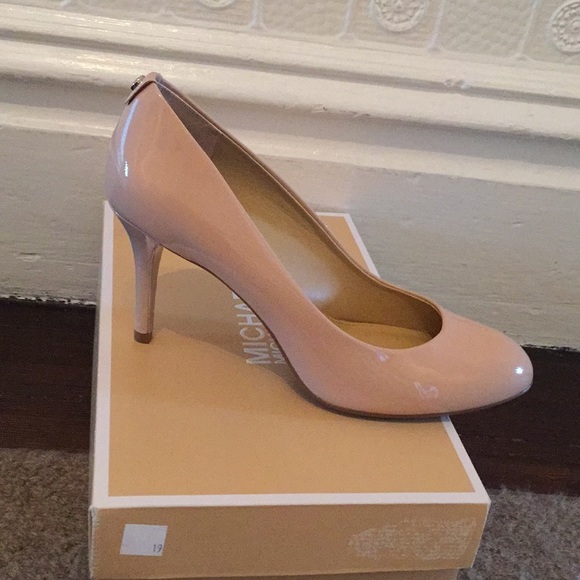 Brand new MK Blush Patent pumps - Picture 4 of 6